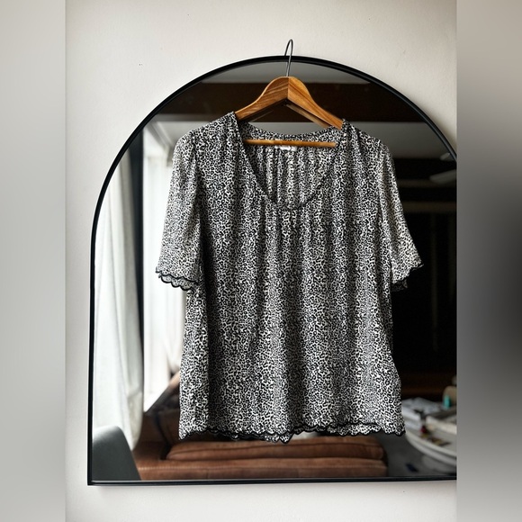 VELVET by Graham and Spencer | leopard print blouse | size small - Picture 2 of 4